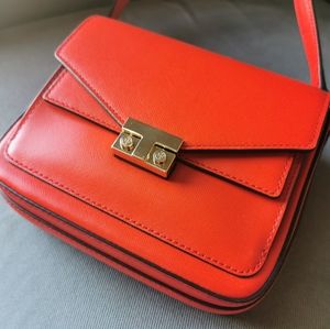 Tory Burch shoulder bag with a card holder inside